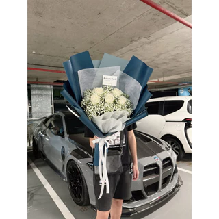 ช่อดอกไม้สด ดอกไม้จริง ทรงวี - กุหลาบ 5 ดอก (ฟรีการ์ด)