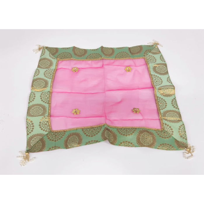 ผ้าไหม Poija Asan Mat ผ้าตกแต่งสําหรับ Mandir, Diwali & Festival Pija Decor (แพ็ค 1 ขนาด - 18*18 นิ้