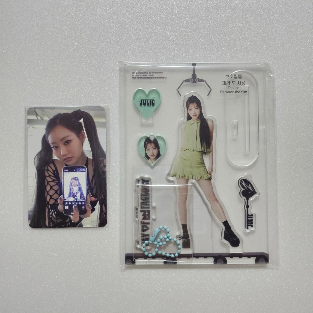 KISS OF LIFE 2024 FAN-CON [KEY OF FACTORY] MD : JULIE ACRYLIC KIT + PHOTCARD
