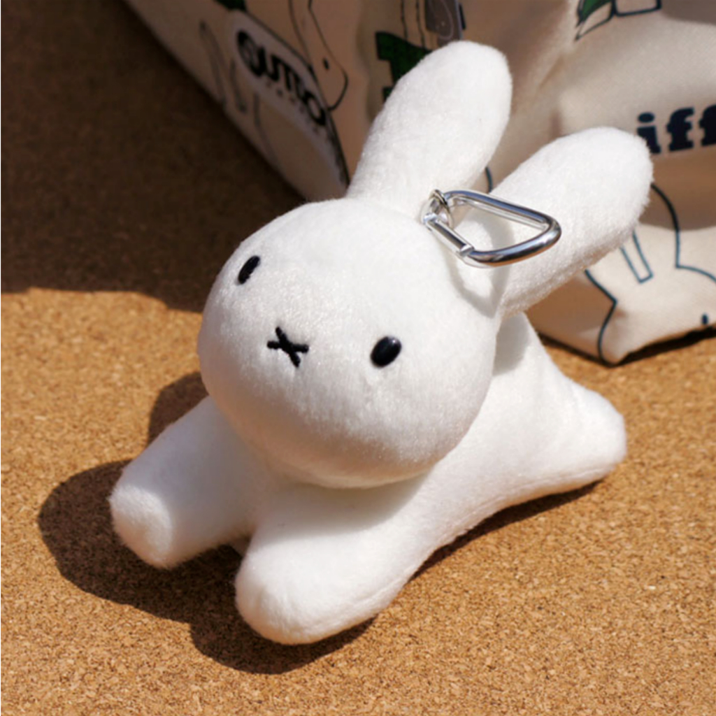 Miffy Bruna Family Bunny Reel Pass Case พวงกุญแจตุ๊กตากระเป๋า Charm Card Holder