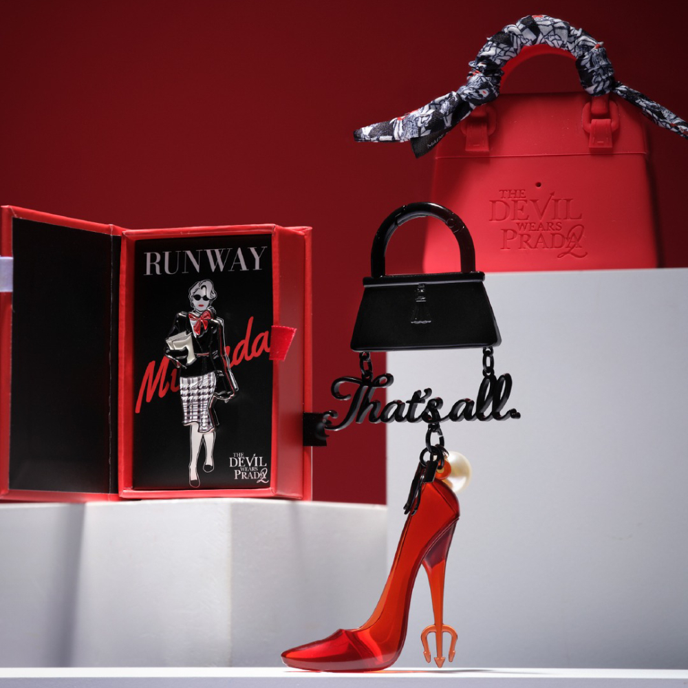 The Devil Wears Prada 2 x Mega Box Cinema Collaboration Goods (Keyring / เคส AirPods 3 / ป้ายสุ่ม)