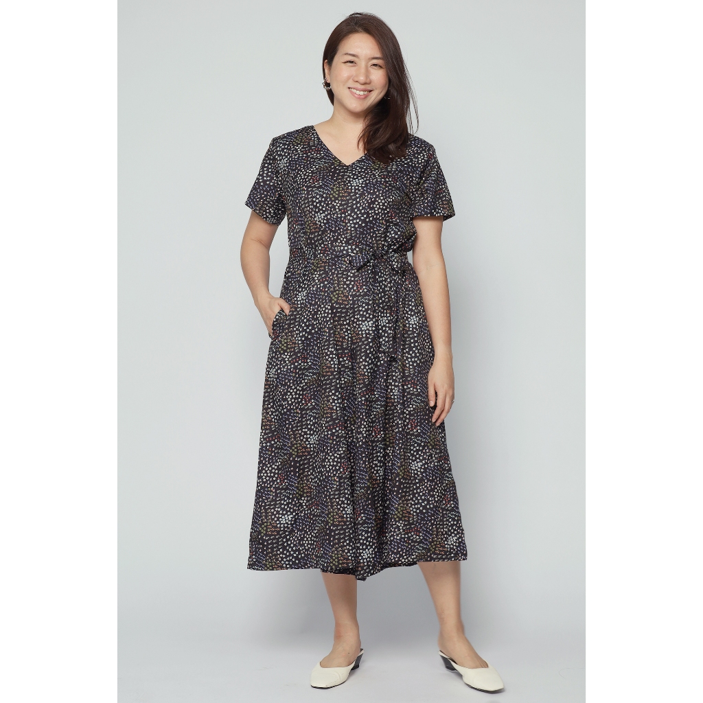 ชุดจั๊มสูท Shirokuro ใน Tiny Florets (Fits S-XXL)