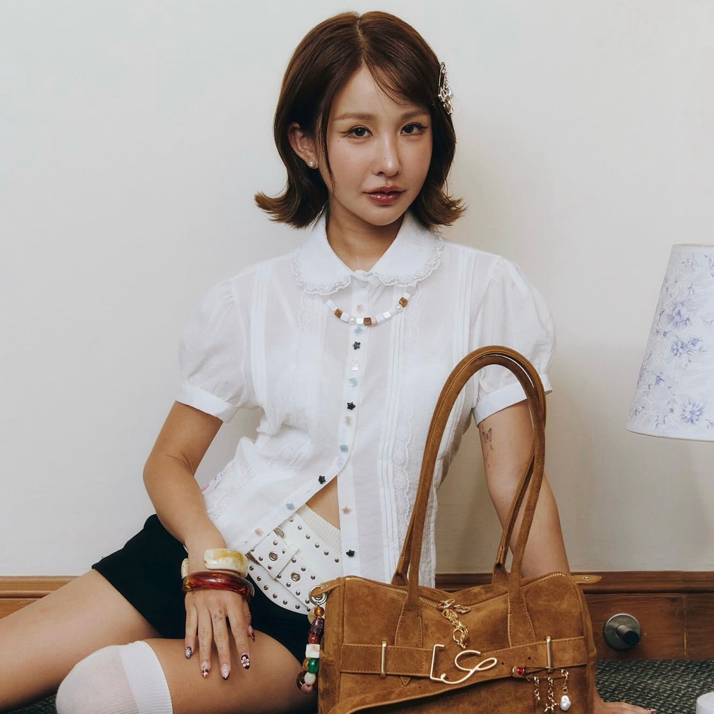 (พร้อมส่ง-ส่งต่อ) new but washed🧺 stylist x brinkkty lacce blouse size m