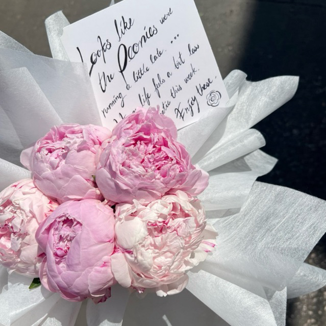 [ส่งใน2ชม] พีโอนี่ ดอกโบตั๋น Peony (ดอกไม้สด) | PREMIUM Bouquet ช่อดอกไม้สด ของขวัญ