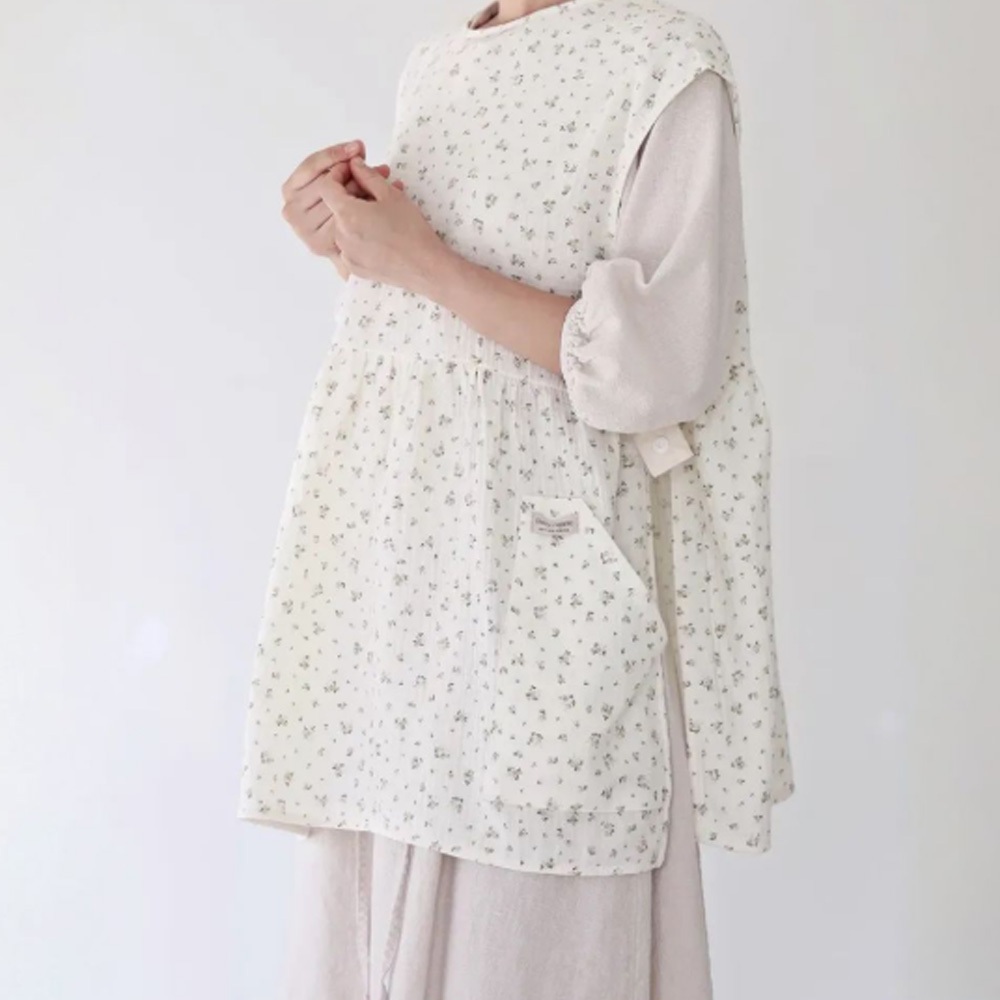 [Daisy Organic] Hug Bib ผ้ากันเปื้อนพยาบาล Flare Cover (Beige Garden / Purple Cherry) ผ้าคลุมให้นมเด