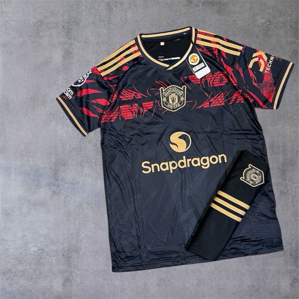 ชุดฟุตบอลของคนโตผู้ชายและผู้หญิงเสื้อแขนสั้นพร้อมกางเกงขาสั้นผ้านิ่มใส่สบายมีหลายสีหลายไซส์