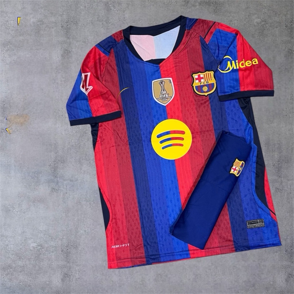 ชุดฟุตบอลเสื้อคอกลมแขนสั้นพร้อมกางเกงขาสั้นผ้านิ่มใส่สบาย