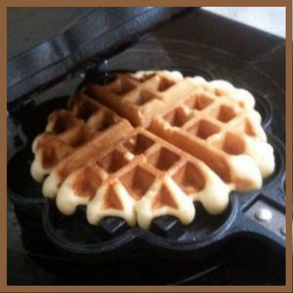 B&C MARKET เครื่องทําวาฟเฟิลหัวใจเบลเยียม Non-Stick Stovetop 4-Heart Maker