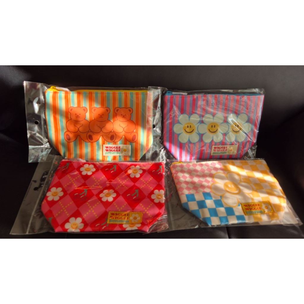 Wiggle Wiggle Pattern Pouch กระเป๋าเครื่องสําอาง Travel Organizer เกาหลี (4 ออกแบบ)