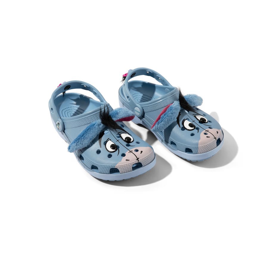 [kr2u] Crocs Original Disney Winnie the Pooh Eeyore Classic Clog รองเท้าแตะน่ารักผู้ชายรองเท้าแตะสบา