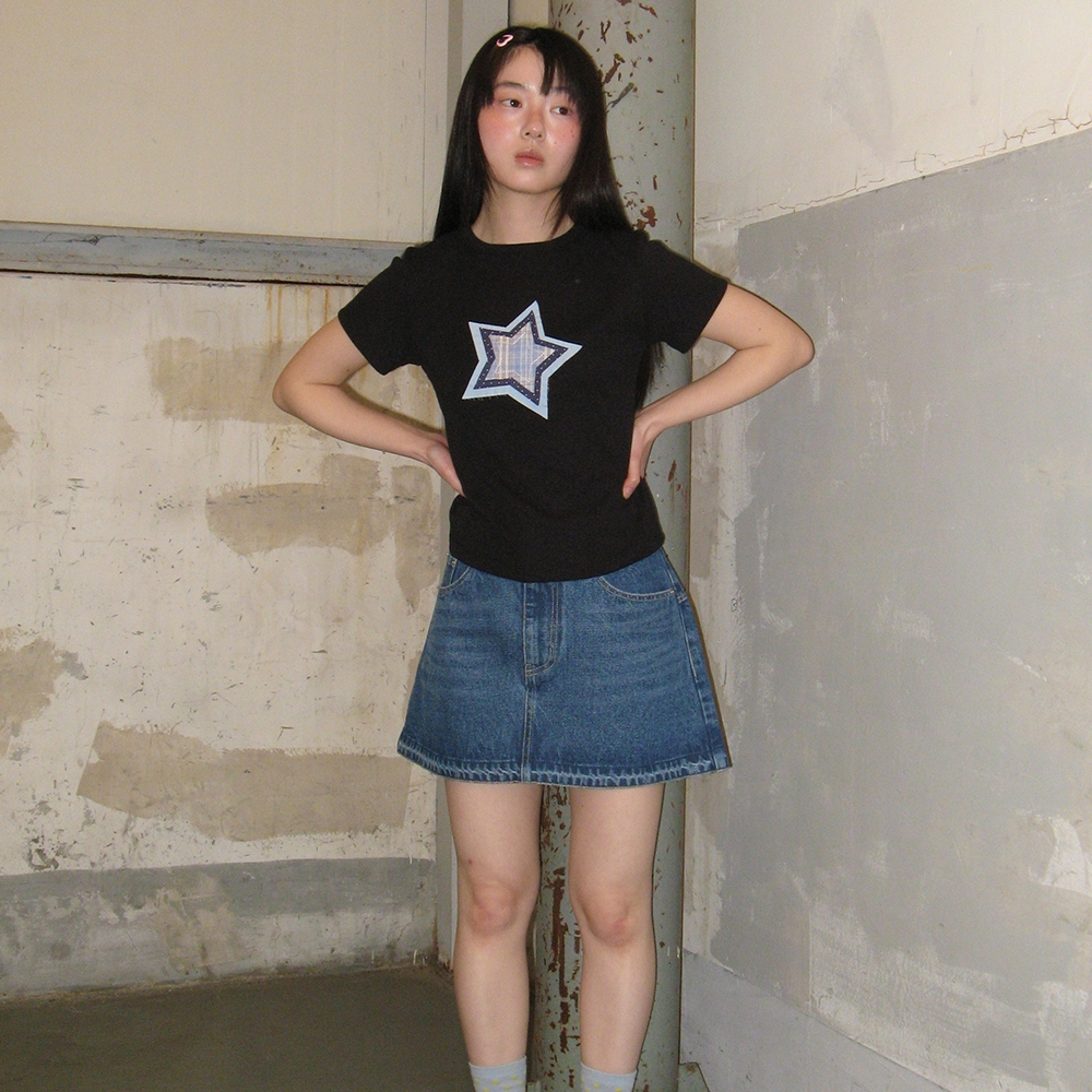 [RONRON] Shape Applique Slim Crop T Shirts / black — صورة 2