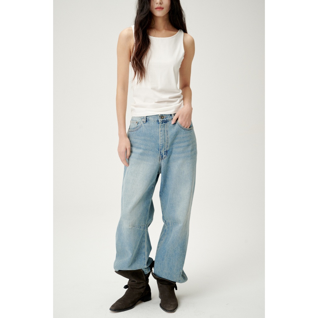 LYNTE Curved Dart Denim Pants Women Curved Leg Wide Fit Cotton Jeans แฟชั่นเกาหลี