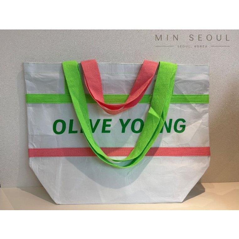 กระเป๋าโท้ตผ้าใบกันน้ําซิปแบบใช้ซ้ําได้ Olive Young SEOUL