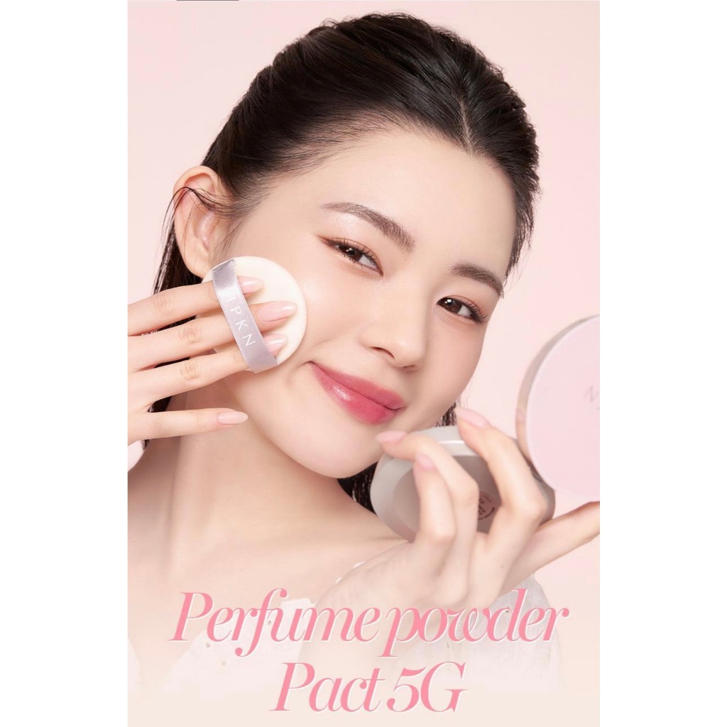IPKN Perfume Powder Pact 5G มอยส์ | แป้งอัดแข็งกลิ่นดอกไม้ขนาดกะทัดรัดพร้อมกระจก | แป้งทาหน้าควบคุมค