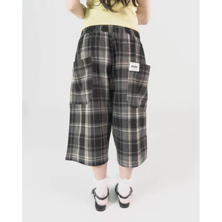 PLAID CROPPED PANTS / กางเกง 5 ส่วน รุ่น lowkey (สีน้ำตาล/ดำ)
