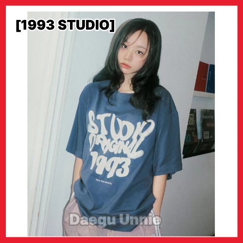 [1993STUDIO] เสื้อยืด Wave Studio Original Typo Cotton Oversize Graphic Short Sleeve Tee, NAVY/ Dail