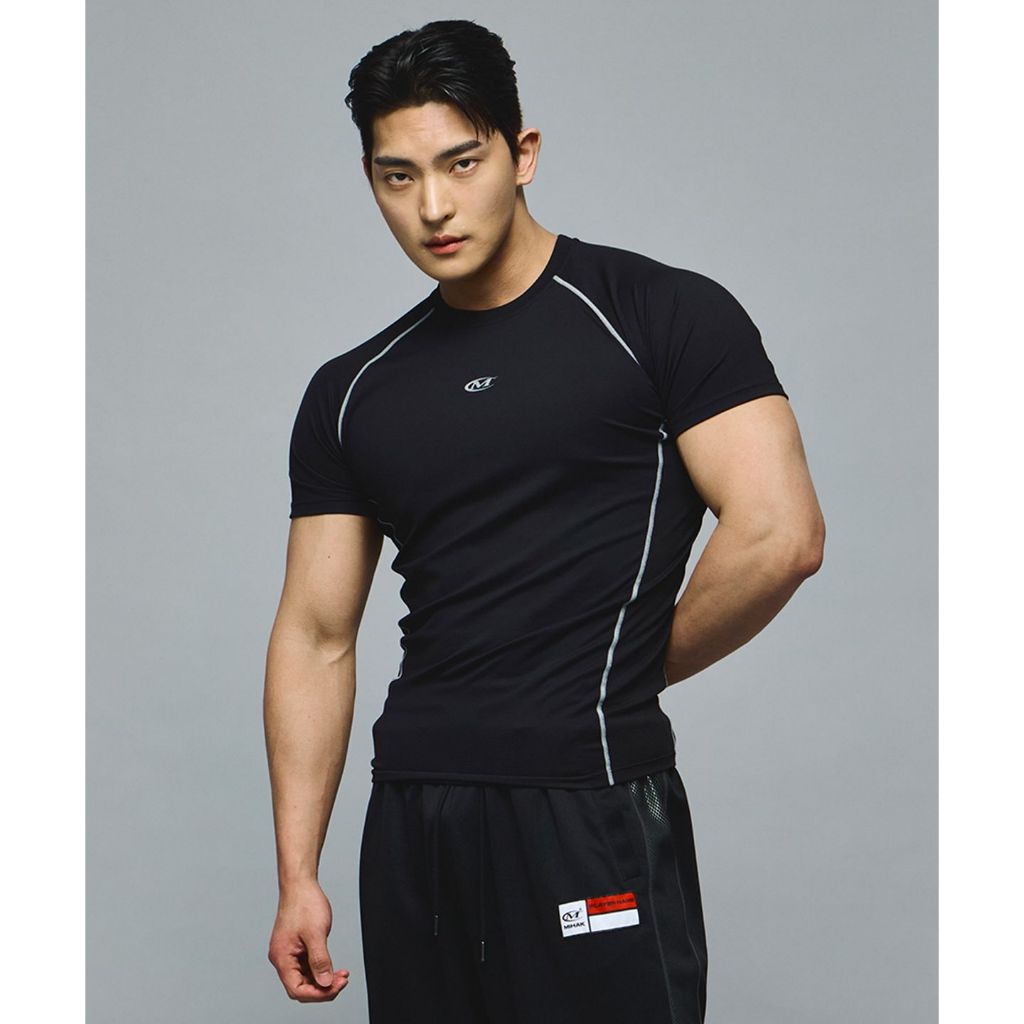 🇰🇷 MIHAK โลโก้สัญลักษณ์ Muscle Pro เสื้อยืด Korea Edition ชุดกีฬากีฬา Activewear ขนาดใหญ่ Plus ขนาด 