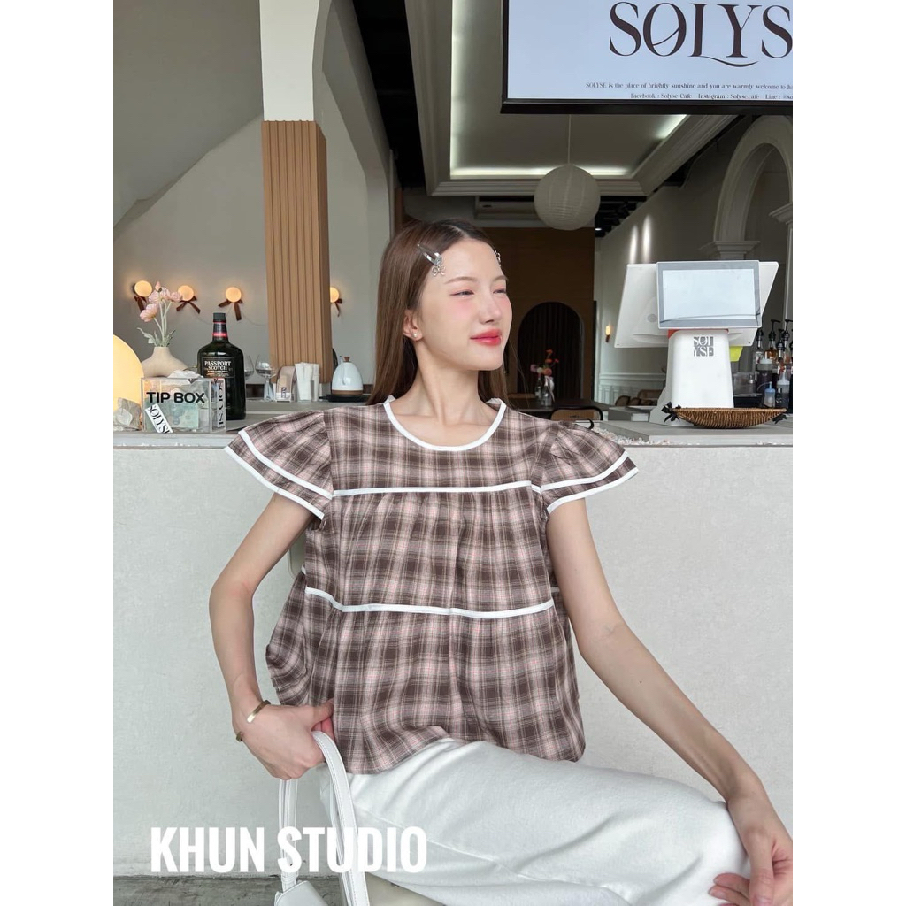 KHUN STUDIO เสื้อแฟชั่นแขนสั้นผู้หญิง