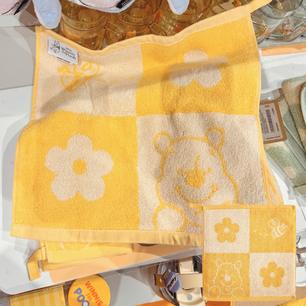 [Modern House x Disney] ผ้าเช็ดมือ Winnie the Pooh Blossom - สีเหลือง (34x34cm / Cotton 100%)