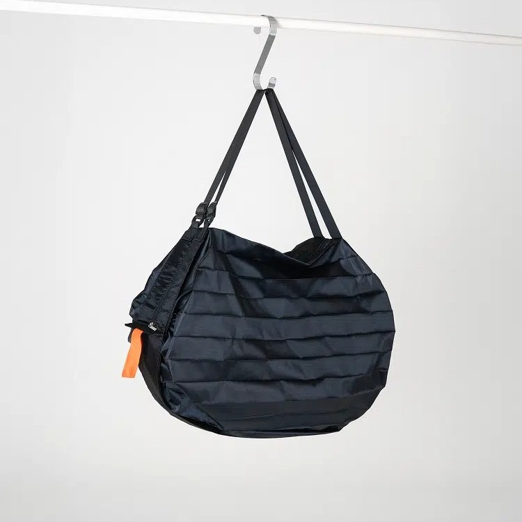 Daiso Travel กระเป๋าสะพายพับได้ สีดํา กระเป๋าเดินทาง Carry On 1 PC