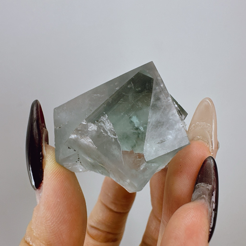 [SG] Fluorite Raw – ตัวอย่างแร่คริสตัลธรรมชาติ, หินรักษา, การทําสมาธิ & Home Décor