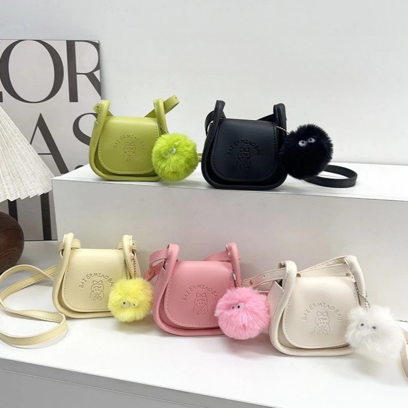 ใหม่ PU Mini Bag With Pompom จี้ผู้หญิงไหล่เดี่ยว Messenger กระเป๋าแฟชั่น Mini ลิปสติกกระเป๋าหูฟังเหมาะสําหรับงานปาร์ตี้และใช้ทุกวัน