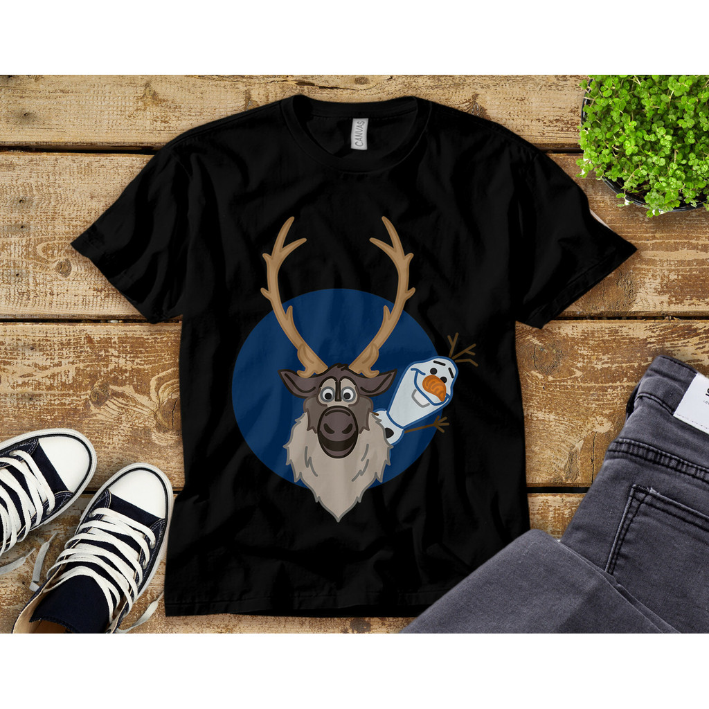 เสื้อยืด Disney Frozen 2 พิมพ์ลาย Olaf และ Sven แบบ Unisex สำหรับผู้ใหญ่