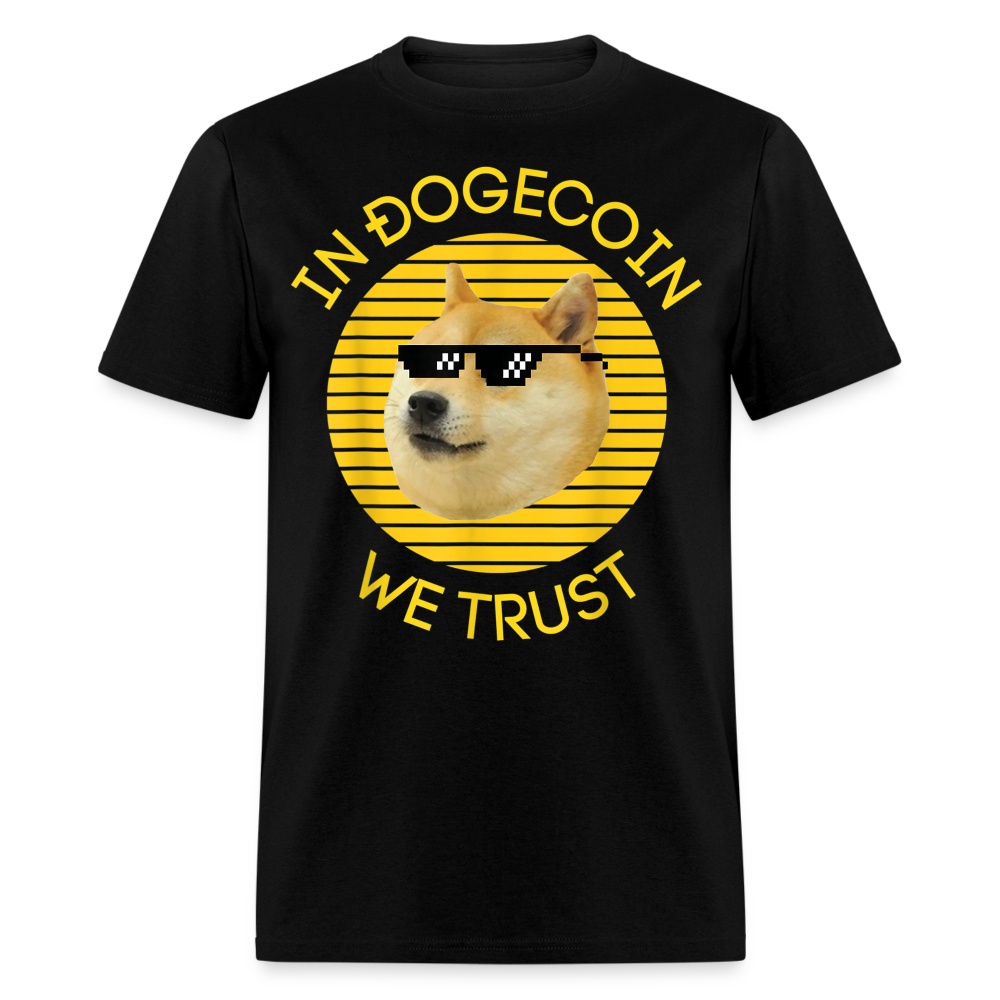 เสื้อยืด Dogecoin พร้อมข้อความ "In Dogecoin We Trust" และ "Hodl Dogecoin"