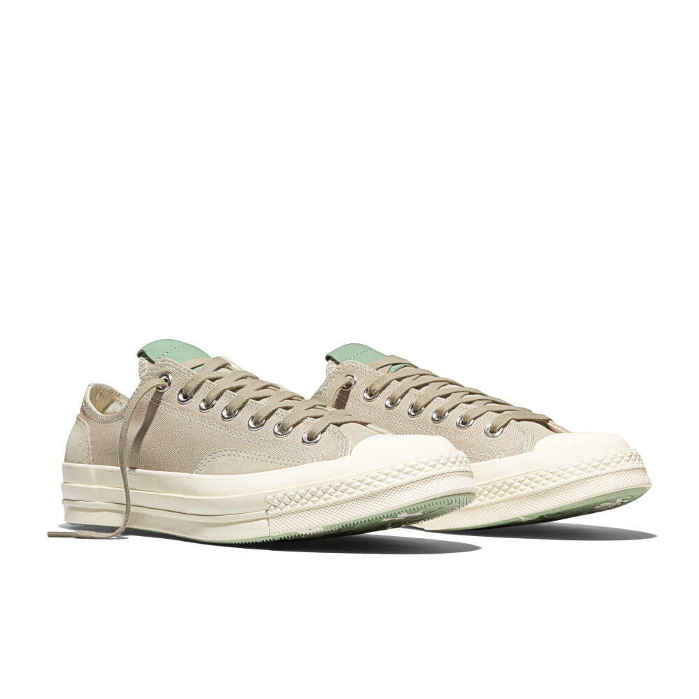 CONVERSE حذاء رجالي Chuck 70 Material+ OX — كريمي — صورة 2