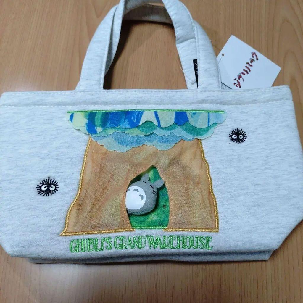 【Direct from Japan】ตุ๊กตา Ghibli Park Totoro จากผลงานของ Hayao Miyazaki ในหุบเขาแห่งแม่มด พร้อมป้ายแ