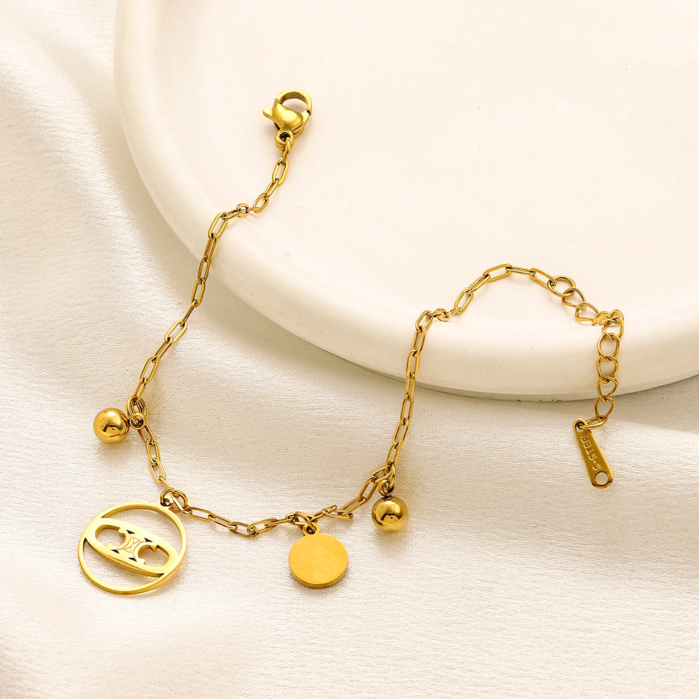 สร้อยข้อมือลําลองกําไลข้อมือที่ละเอียดอ่อนโลโก้ตัวอักษรกลวงสร้อยข้อมือเหล็กไทเทเนียม ZG3292