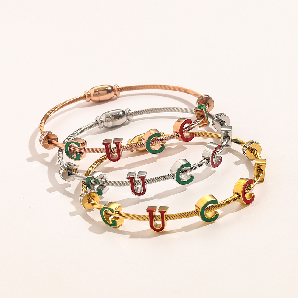 สร้อยข้อมือลําลองกําไลข้อมือที่ละเอียดอ่อนโลโก้ตัวอักษรกลวงสร้อยข้อมือเหล็กไทเทเนียม ZG1598