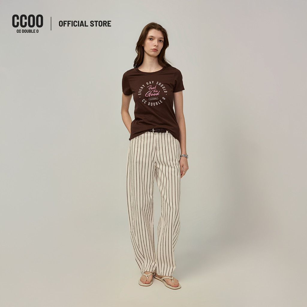 CC DOUBLE O FEEL GOOD GRAPHIC TEE ผู้หญิง เสื้อยืดคอกลมลาย FEEL Good รุ่น O26SGWD045 (SS26 #D2)