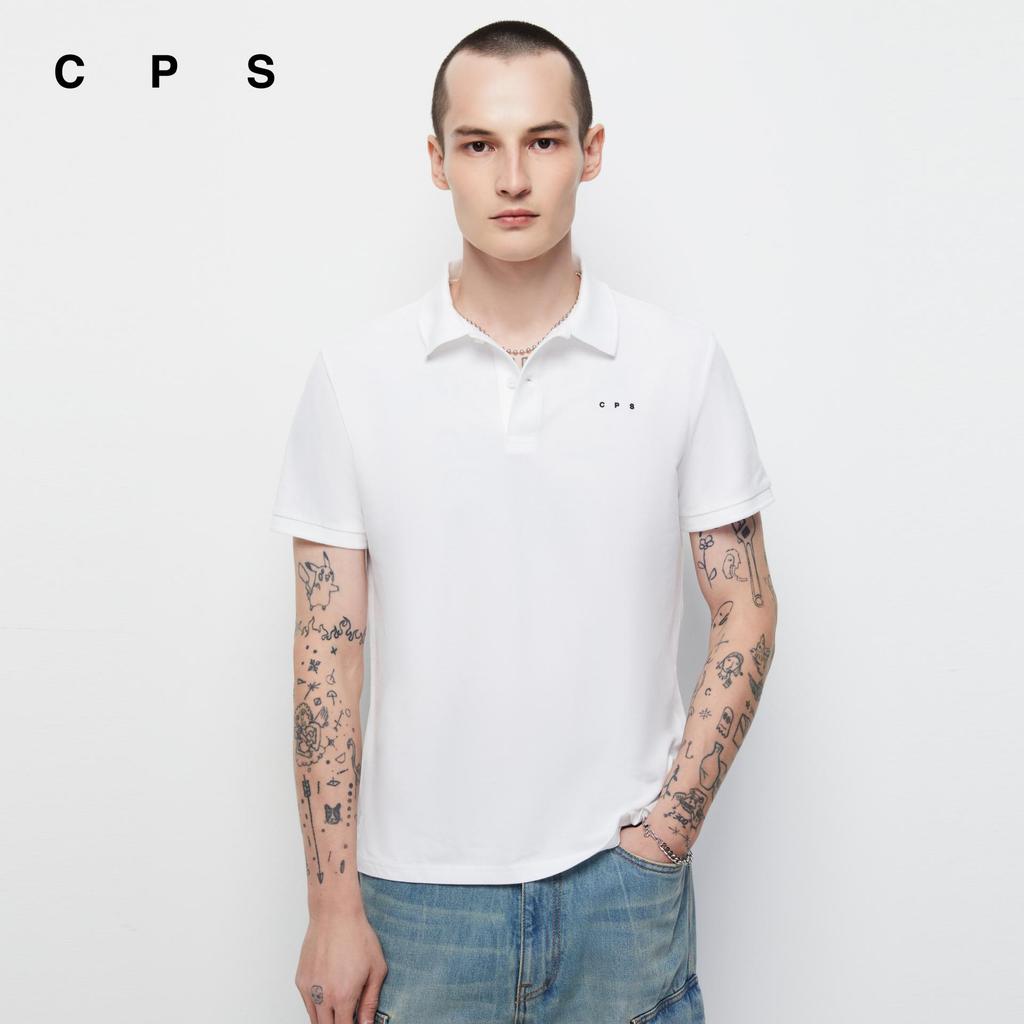 CPS เสื้อโปโลลายพิมพ์ชื่อแบรนด์ C P S ผู้ชาย LOGO PRINTED POLO รุ่น C26SGMA076 (SS26#A1)