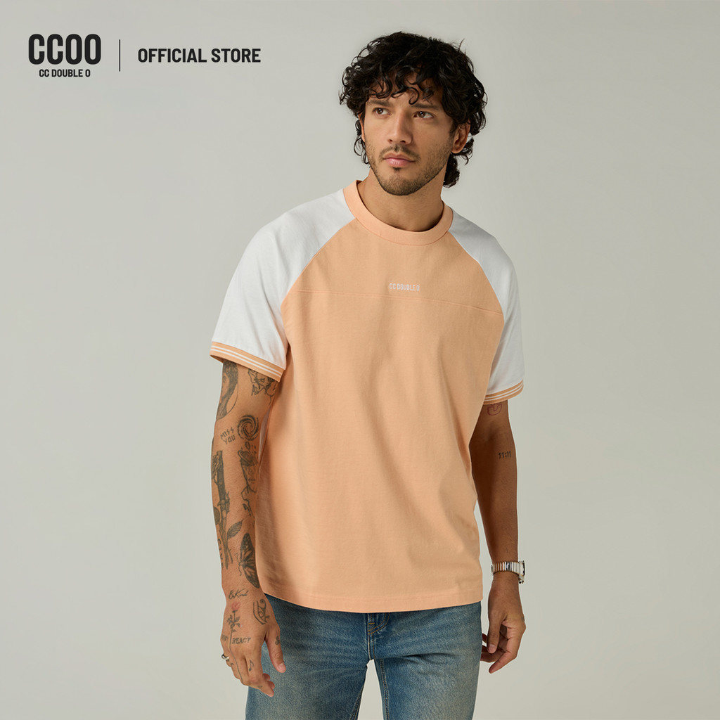 CC DOUBLE O RELAXED-FIT RAGLAN TEE ผู้ชาย เสื้อยืดแขนแร็กแลน ทรงรีแลกซ์ รุ่น O26SGMC033 (SS26 #C3)