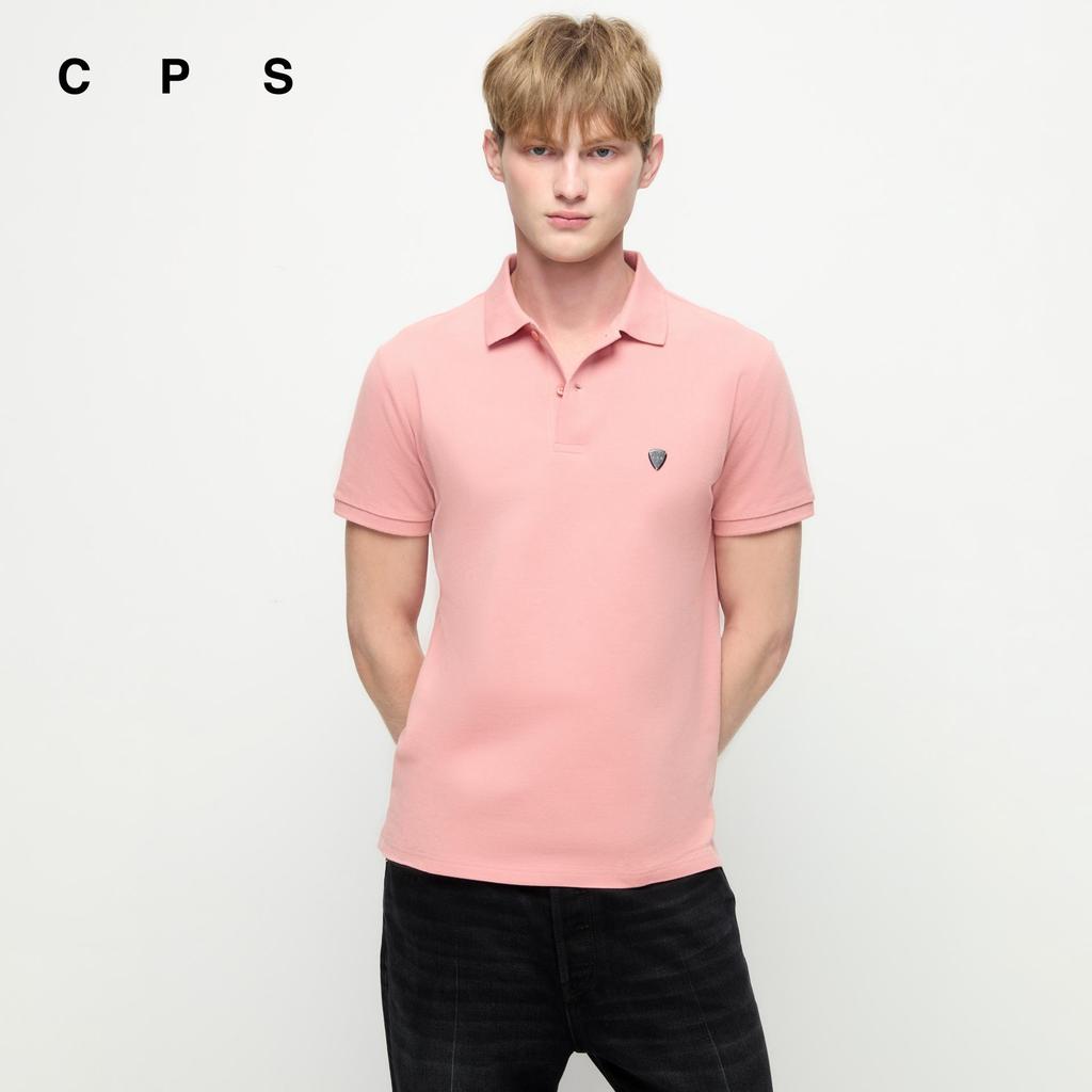 CPS เสื้อโปโลแต่งโลโก้ปิ๊กกีตาร์ซิกเนเจอร์ ผู้ชาย METAL GUITAR PICK SIGNATURE POLO รุ่น C26SGMB003 (SS26#B1)