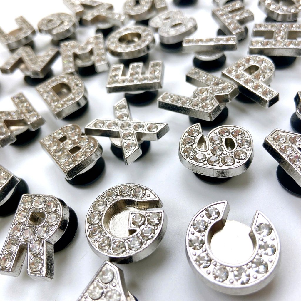 Cross LETTER CHARM ชาร์ม jibbitz ติดรองเท้าโลหะสุดสวย มีตัวอักษรและตัวเลข aoibaby