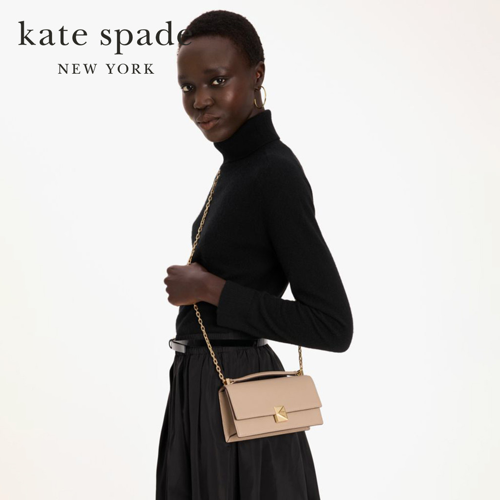 Kate Spade New York กระเป๋าสะพายข้างรุ่น Deco Mini Flap Chain Crossbody KJ656 020 สี Timeless Taupe