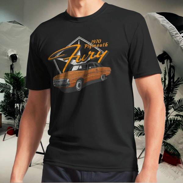 1970 Plymouth Fury Logo Art Active Logo เสื้อยืดผู้ชายขนาดตลก S ถึง 3Xl