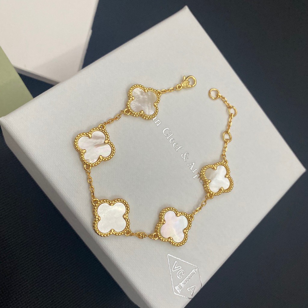 กำไลข้อมือ Van Cleef & Arpels Hollow Monogram ทำจากไทเทเนียมเหล็ก กันน้ำ ไม่เป็นสนิม สไตล์หรูหรา