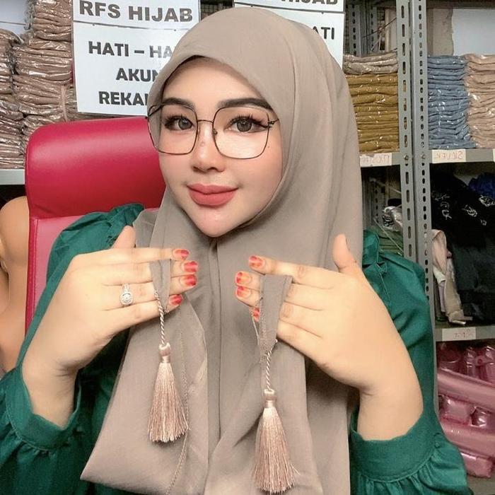 3P9U9- Paris Tassel Premium Square/Old School Line/Pom Pom Line