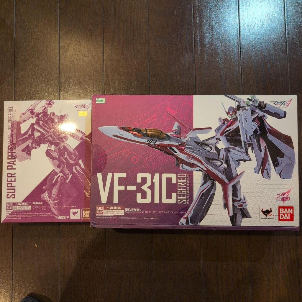 【Direct from Japan】DX Chogokin VF-31C Siegfried (Mirage) และชุดชิ้นส่วนซุปเปอร์【Japan Exclusive】