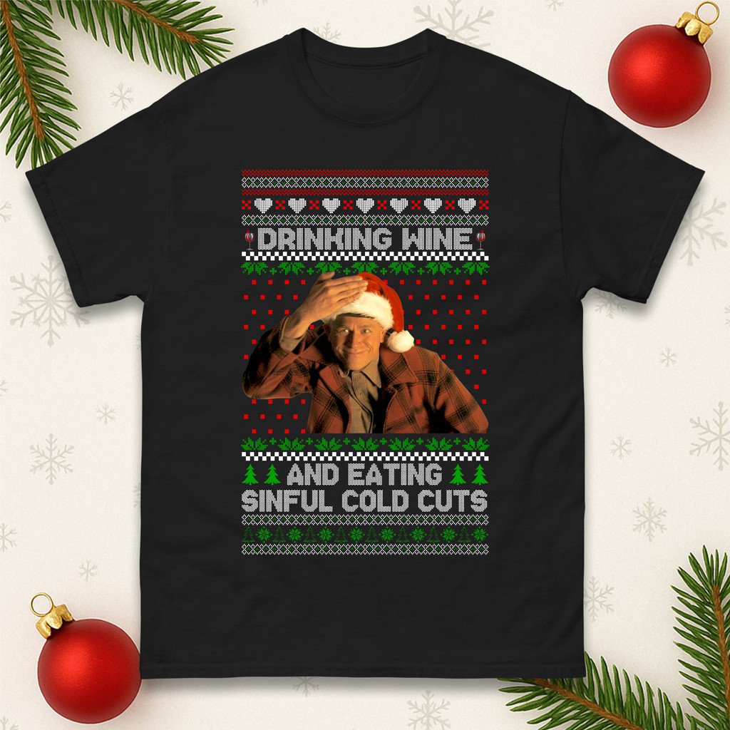 Ed Gein ดื่มไวน์ Sinful Cold Cuts เสื้อยืดคริสต์มาส Santa Xmas Tee Top