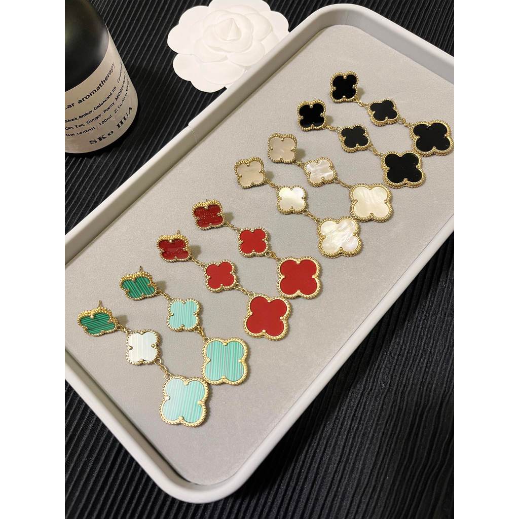 ต่างหู Van Cleef & Arpels แบบวงกลมและสตั๊ด ผลิตจากวัสดุไทเทเนียมและเหล็กกันน้ํา สวยงามและคงทน