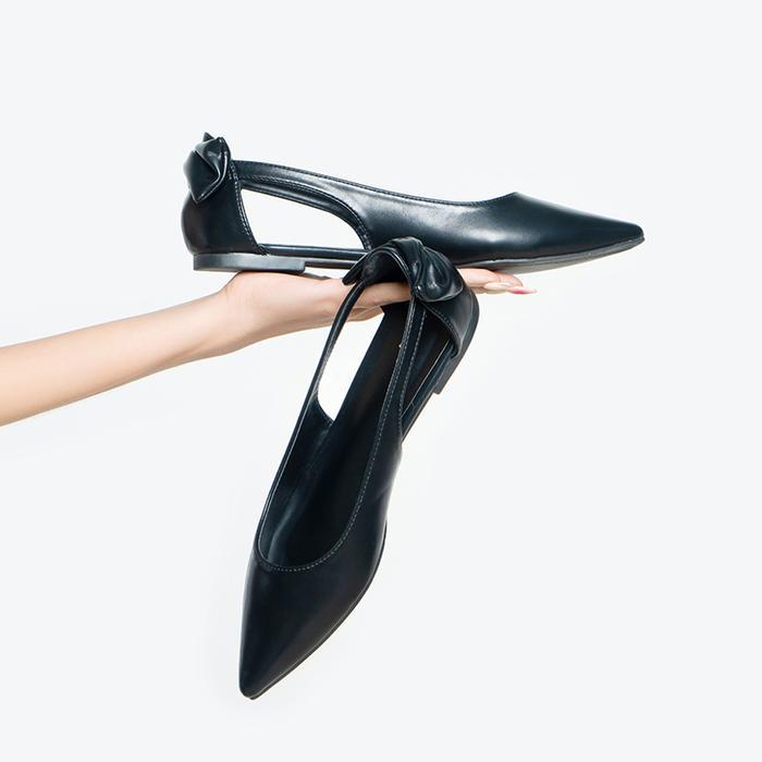 URBAN&CO WAREHOUSE รองเท้าส้นแบนผู้หญิง สีดํา Ribbon Trend - Atlia