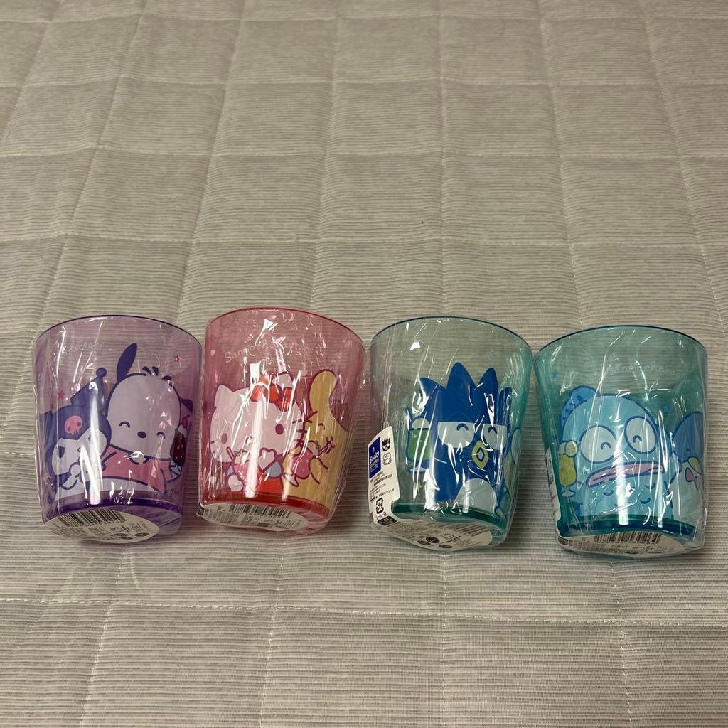 【Direct from Japan】[ใหม่] แก้วพลาสติกลายตัวละคร Sanrio จาก Daiso (ชุด 4 ใบ) Hello Kitty และ Kuromi【J