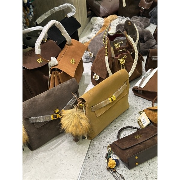 กระเป๋าถือพร้อมเครื่องราง 25310 (30cm x 21cm) - การ์ตูน