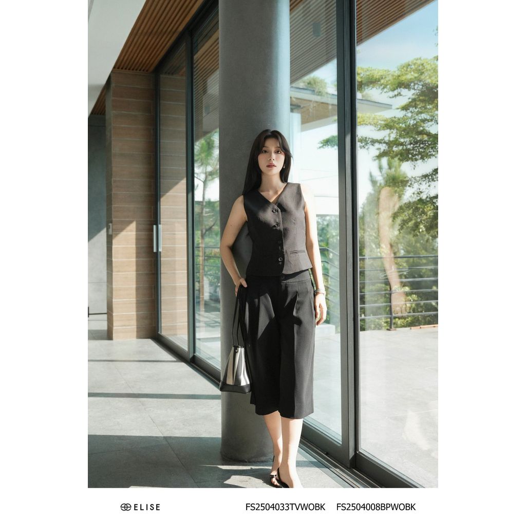 Elise O2O กางเกงขาสั้นจับจีบสีดํา รหัส FS2504008BPWOBK
