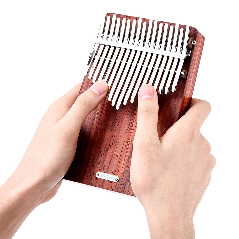 พรุ่งนี้life LINGTING K17A เปียโนนิ้วหัวแม่มือแบบพกพา 17 คีย์ Mbira Sanza Pru Matetial พร้อมกระเป๋าเก็บกระเป๋าพกพาหนังสือเพลงสติกเกอร์ปรับแต่งค้อนรถกระบะรองรับโซ่ Ta