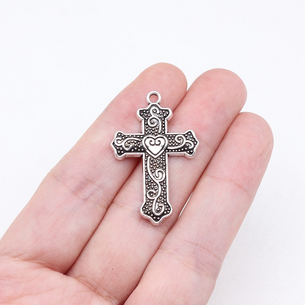 WYSIWYG 10 ชิ้น 33x22 มิลลิเมตรโบราณสีเงินหัวใจรูปแบบ Cross Charms สําหรับเครื่องประดับทํา